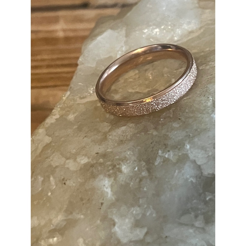Rose Gold Tungsten Textured Unisex Sparkling Band Ring -4mm Width -New -Size 8 - Picture 3 of 12